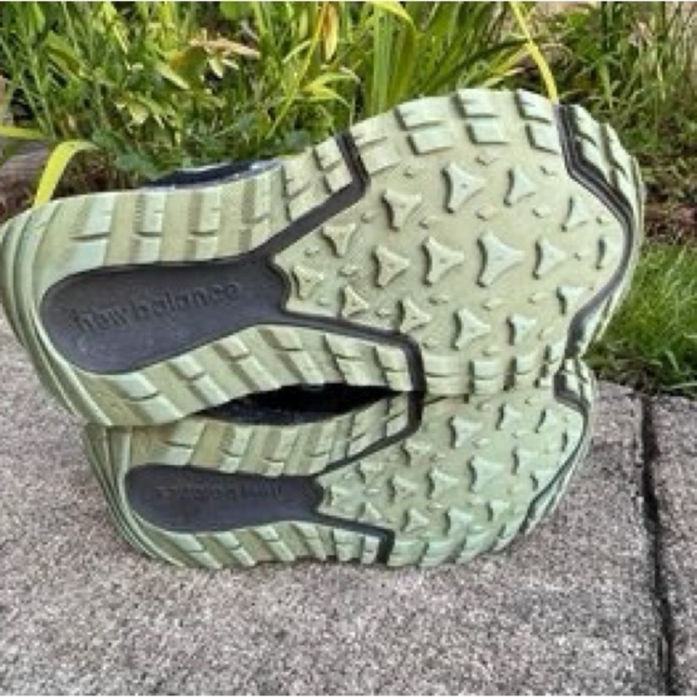 Womens New Balance Trail Shoes Size 6 - Picture 4 of 6